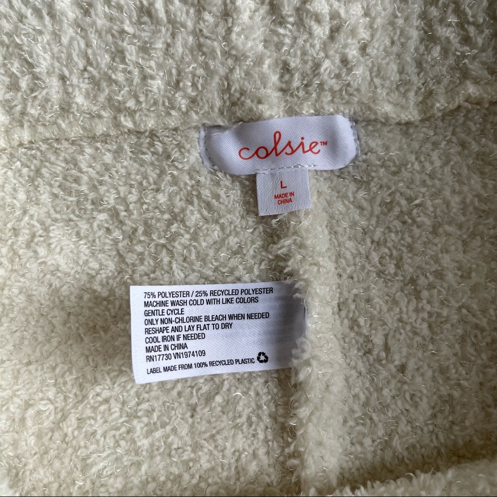 Colsie Cream Terry Knit Women’s Shorts. Size L. NWT - Picture 2 of 5